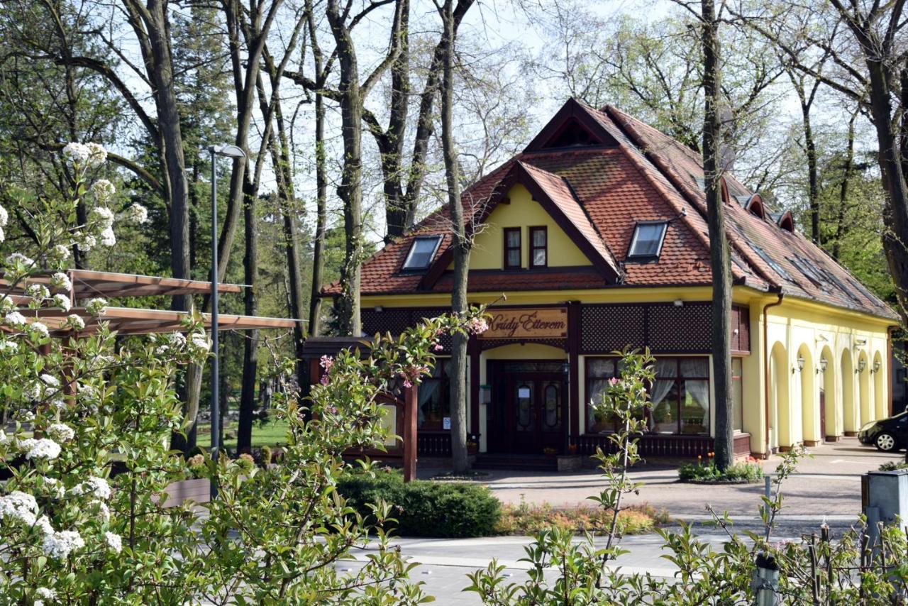 Villa Hotel Debrecen Exterior foto